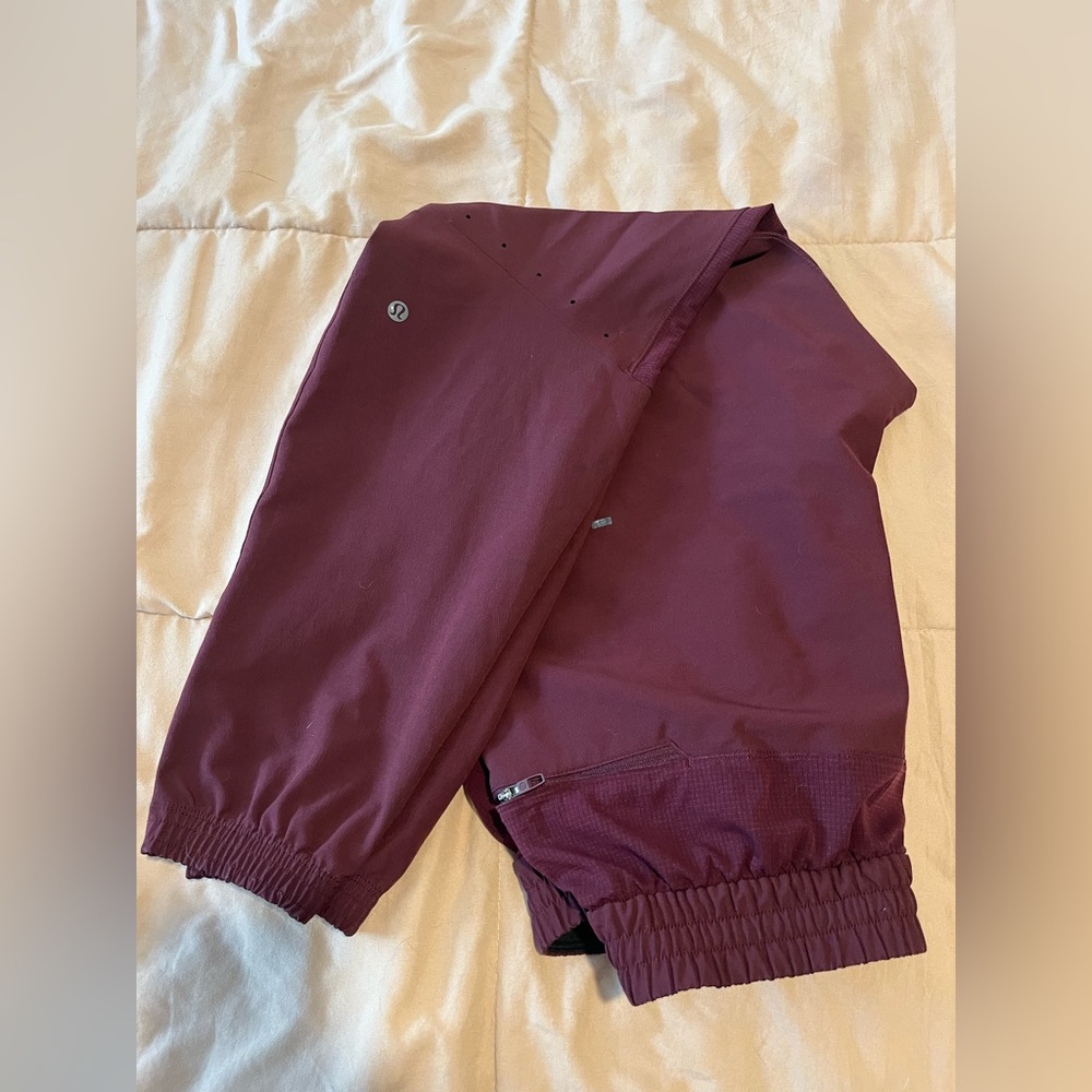 Men’s Medium Lululemon license to train jogger pants